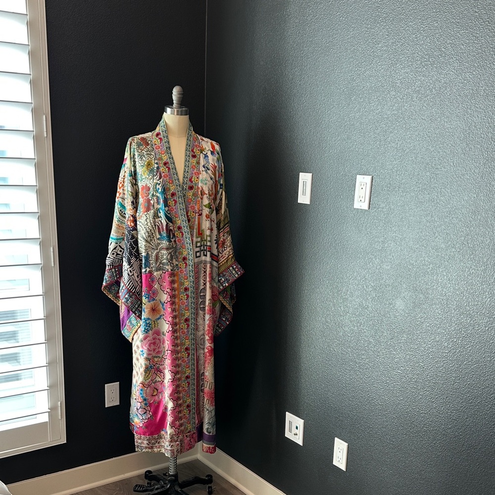 Johnny Was Multicolor Floral Kimono reversible has pockets snap closure like new - Picture 8 of 9